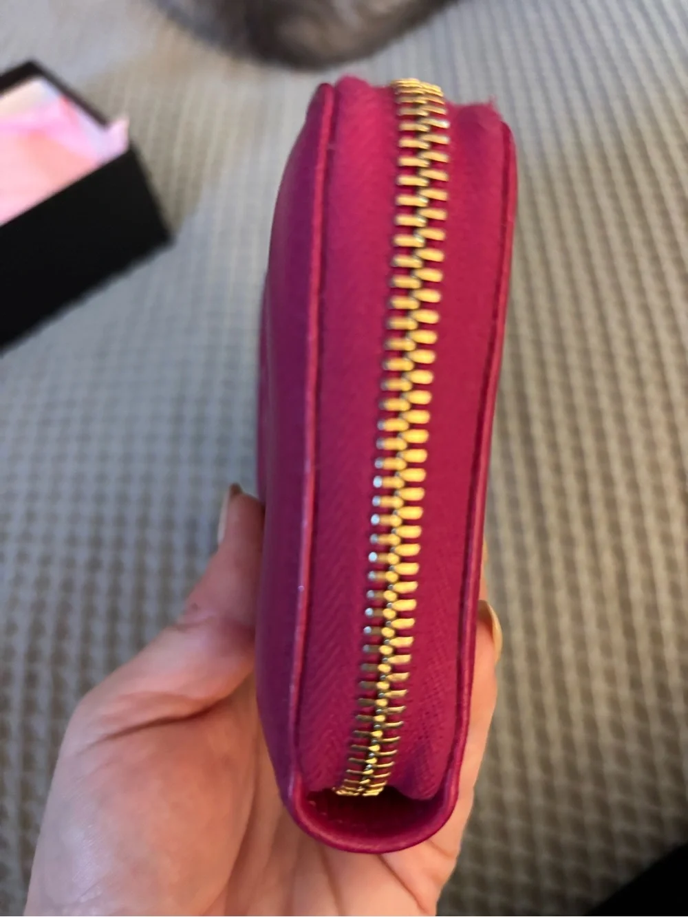 Authentic Gucci Magenta Zip-Around Leather Wallet with Tassel - Picture 5 of 8
